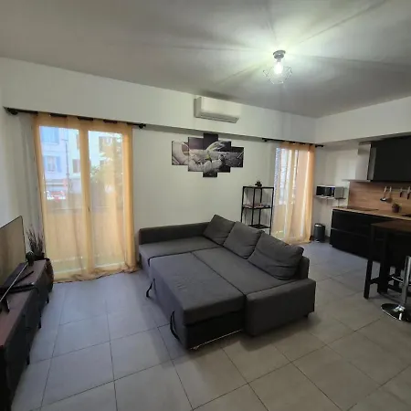 Au Premier Etage Au Centre *